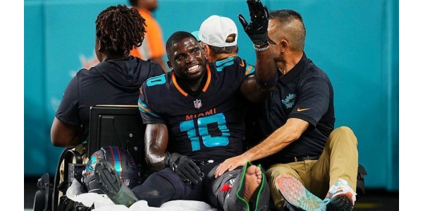 El receptor abierto de los Miami Dolphins, Tyreek Hill, sufre una lesión de rodilla que le pone fin a la temporada